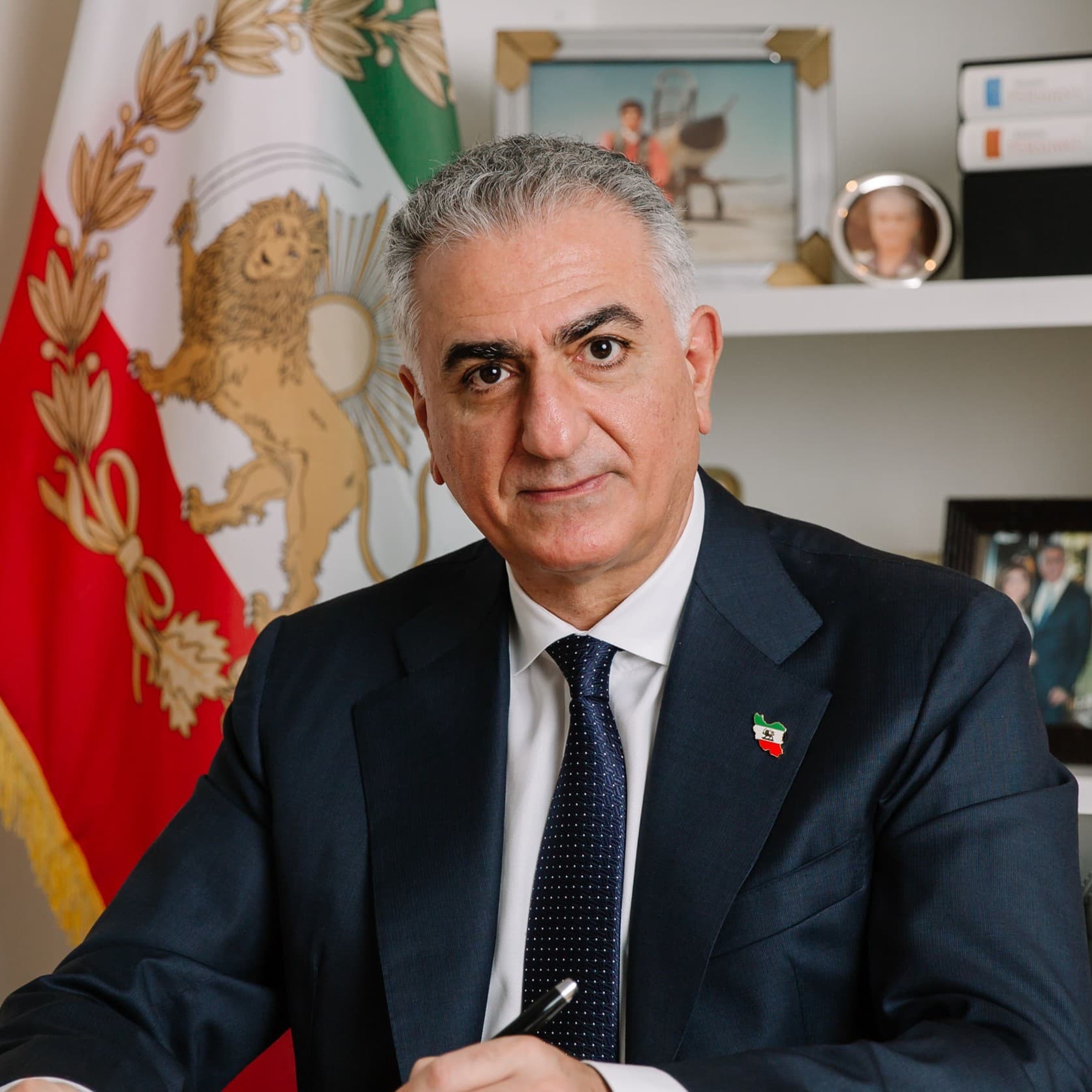 لوگوی دوران گذار انقلاب ملی ایرانیان