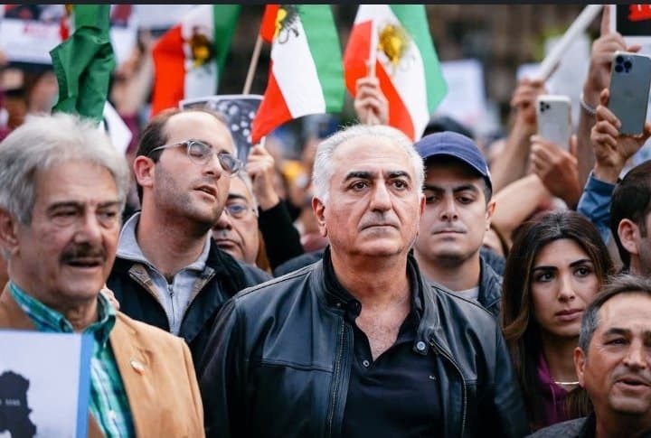 Reza Pahlavi supporting the Woman Life Freedom movement