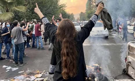 Women protesting in Tehran